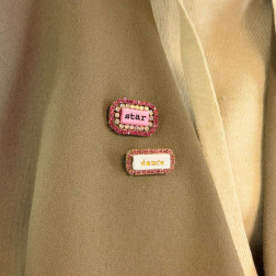 Broche Word Petit modèle - Sélection Mary Victoire et Cie