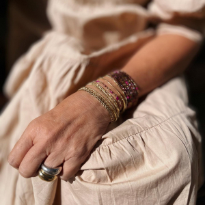 AUX COULEURS DE L’AUTOMNE 🍁

Accumulation de jolis bracelets pour commencer à réchauffer nos poignets. 

On a craqué sans se ruiner ✨ 
Et devinez quoi ? Ils sont déjà sur notre site internet 🙌🏼

- Bracelet Hanna
- Bracelet Multi précieux 
- Bagues Bombay or & argent 

Alors les filles, envie de passer aux poignets d’automne ? 🍂
•
•
•
#automne #automne #shine #nouveauté #jewelry #bracelet #bijoux #online #web #mary_victoire_et_cie #shop #shopping #avignon #sud