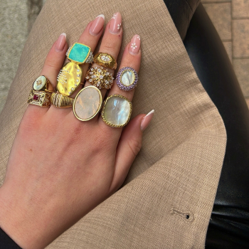 Rings en folies ou comment ne plus avoir froid aux mains 🙌☺️🩷

#avignon #maryvictoireetcompagnie #bijoux #gold #color #bague #shine